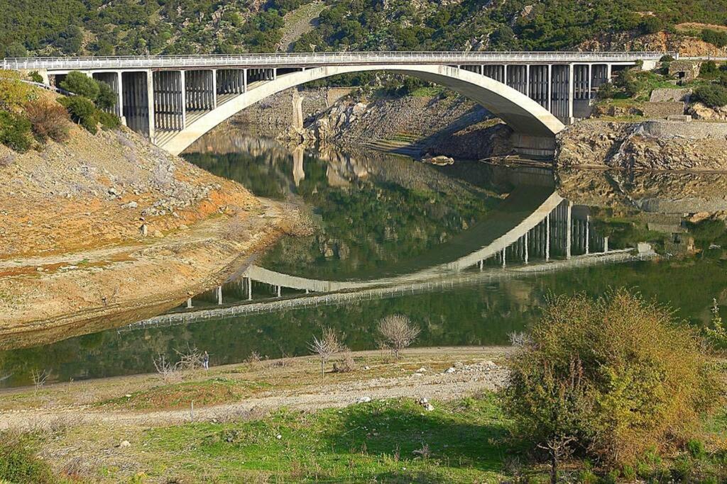 Ferula Romantica Mansarda Tra Fiumi E Montagne Sardegna Seùlo Εξωτερικό φωτογραφία